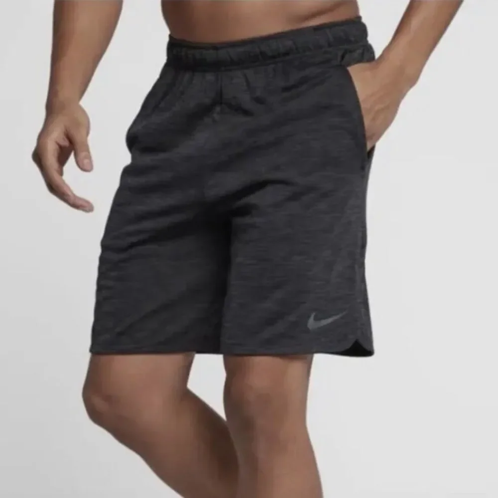 Nike Dry Men’s Gray Training Shorts Standard Fit Size M NWT